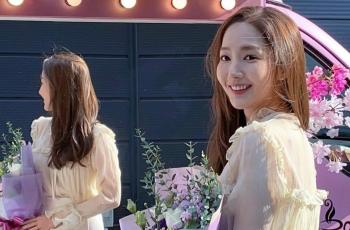 7 Pesona Park Min Young Rayakan 15 Tahun Jadi Aktris, Cantik Luar Dalam