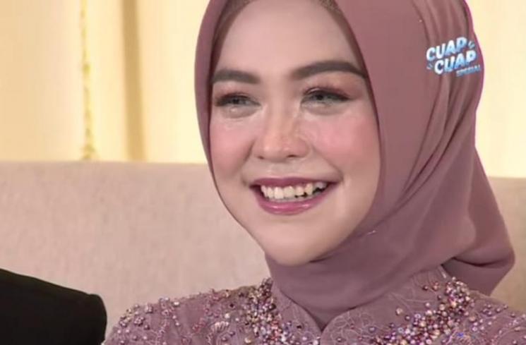 Siraman Ria Ricis. (YouTube/MOP Channel)