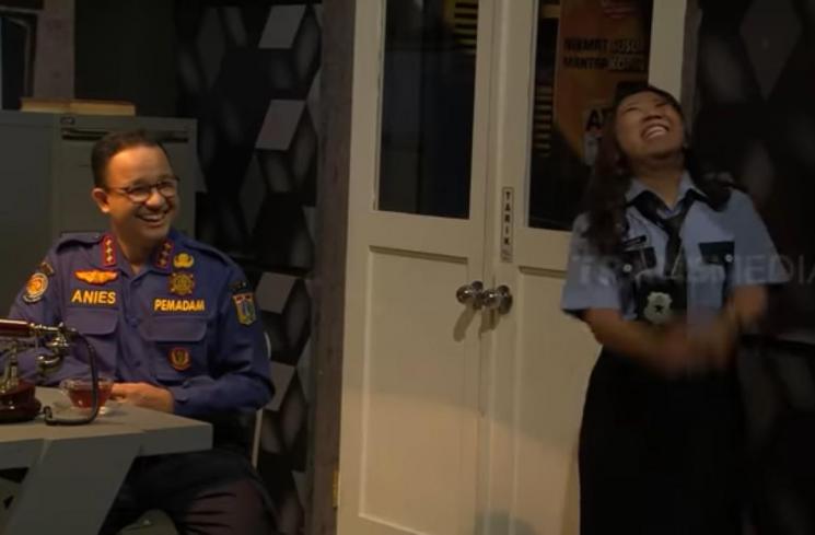Kiky Saputri me-roasting Gubernur DKI Jakarta, Anies Baswedan. (YouTube/TRANS7 OFFICIAL)