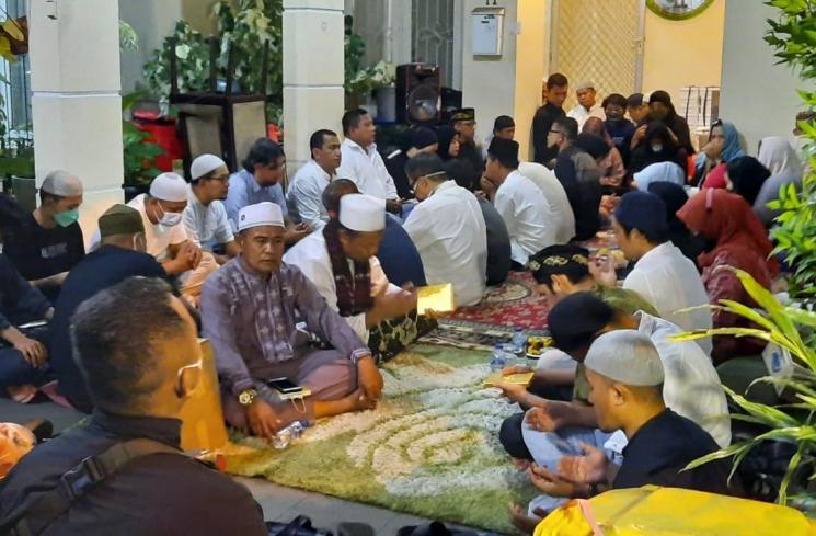 Tahlilan tujuh hari meninggalnya Vanessa Angel dan Bibi Ardiansyah [MataMata.com/Ismail]