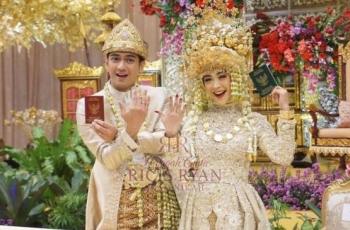 Dituntun Teuku Ryan, Ria Ricis Naik Kereta Kencana saat Resepsi Nikah