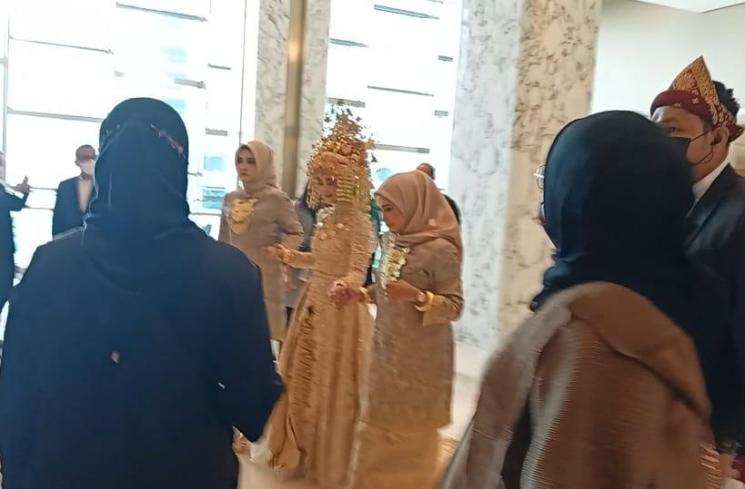 Ria Ricis dan Teuku Ryan menikah. (MataMata.com/Rena Pangesti)