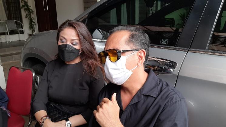 Indra Birowo dan Virnie Ismail. (MataMata.com/Muhammad Anzar Anas)