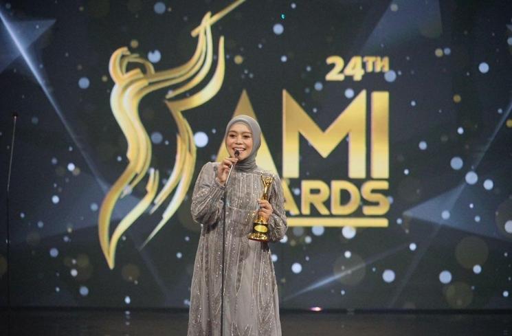 Adu Gaya Artis di AMI Awards (Instagram/@officalrcti)