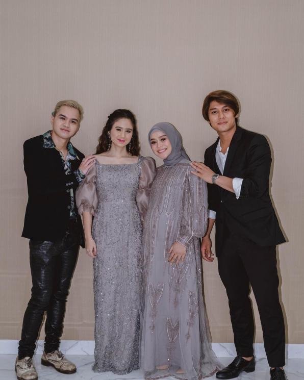 Adu Gaya Artis di AMI Awards (instagram/@andhitasiswandi)