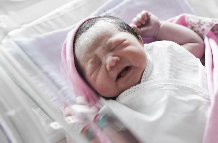 Momen lahiran Baby Mecca anak Arief Muhammad. (Instagram/@tiarapangestika)