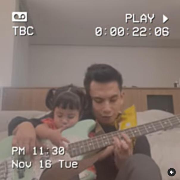 Anak Rachel Vennya dan Okin, Aurorae Chava Al Hakim ulang tahun. (Instagram/okintph)