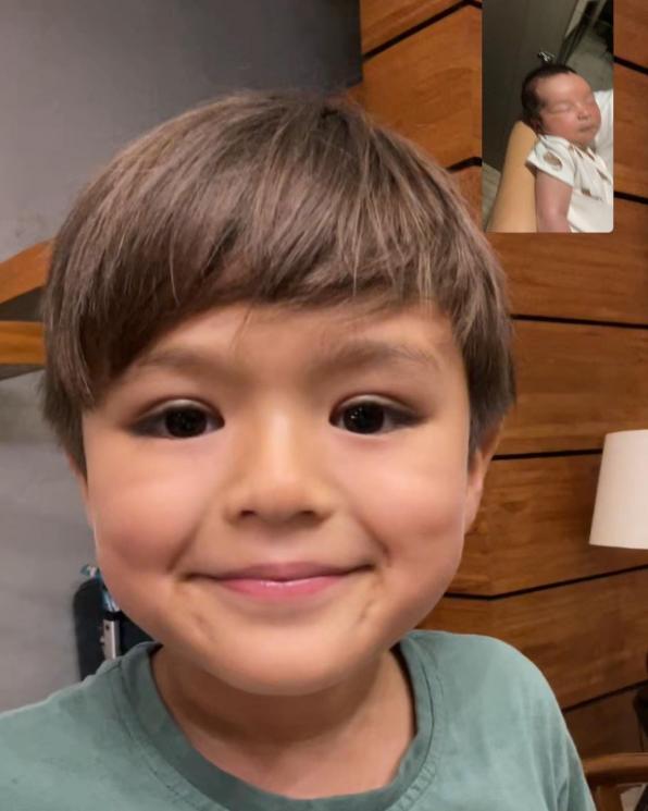 El Barack lihat anak Erick Iskandar. (Instagram/@erickbanaiskandar)