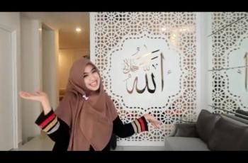10 Potret Rumah Oki Setiana Dewi Bernuansa Islami, Nyaman dan Adem Banget!