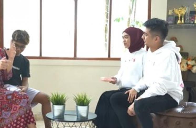 Ria Ricis dan Teuku Ryan. (Youtube/TheOnsuFamily)
