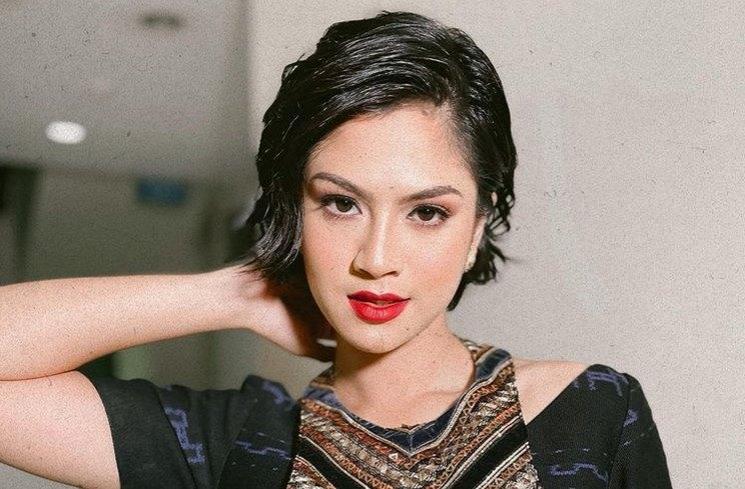 Potret Hana Saraswati 'Buku Harian Seorang Istri' di Anugerah LSF. (Instagram/@hanahaho)