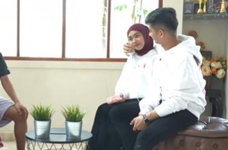 Ria Ricis dan Teuku Ryan. (Youtube/TheOnsuFamily)