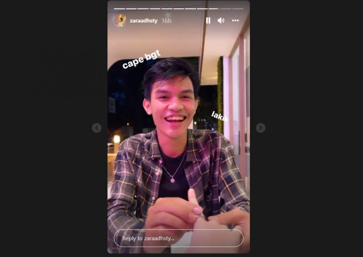 Adhisty Zara dan sahabatnya. (Instagram/zaraadhsty)