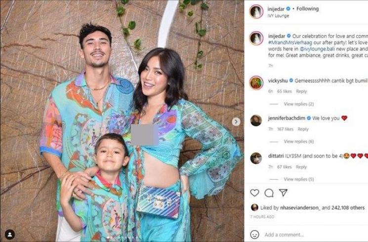 Jessica Iskandar unggah foto pamer perut. (Instagram/@inijedar)