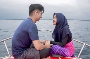7 Potret Teuku Ryan Pamer Tato, Ria Ricis sampai Syok!