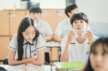 Sinopsis Our Beloved Summer, Choi Woo Shik dan Kim Da Mi Menyesal Pacaran
