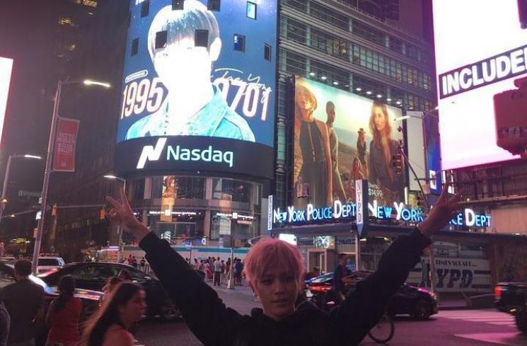 Artis Korea Mejeng di New York Times Square (Instagram/@nct127)