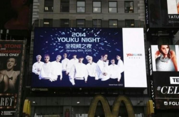 Artis Korea Mejeng di New York Times Square (kpopherald)