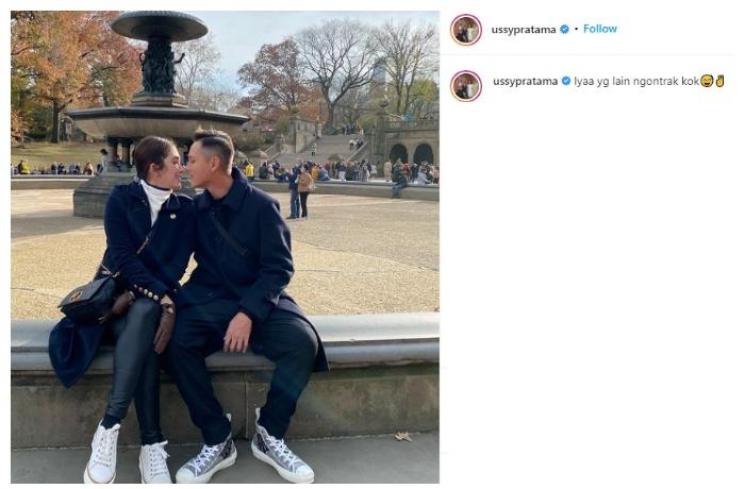 Pose mesra Ussy Sulistiawaty dan Andhika Pratama. (Instagram/@ussypratama)