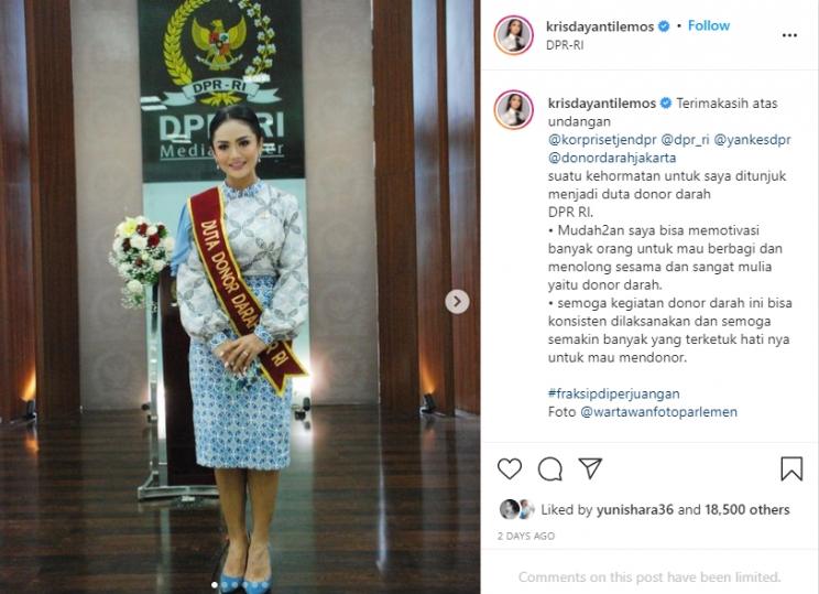 Gaya Krisdayanti saat ngantor di DPR (Instagram/krisdayantilemos)