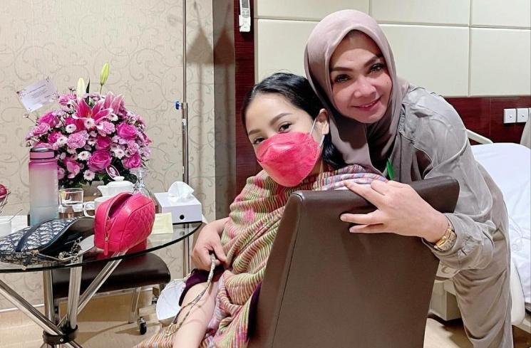 Momen Nagita Slavina Melahirkan (instagram/@rieta_amilia)