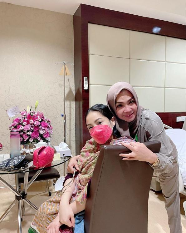 Momen Nagita Slavina Melahirkan (instagram/@rieta_amilia)