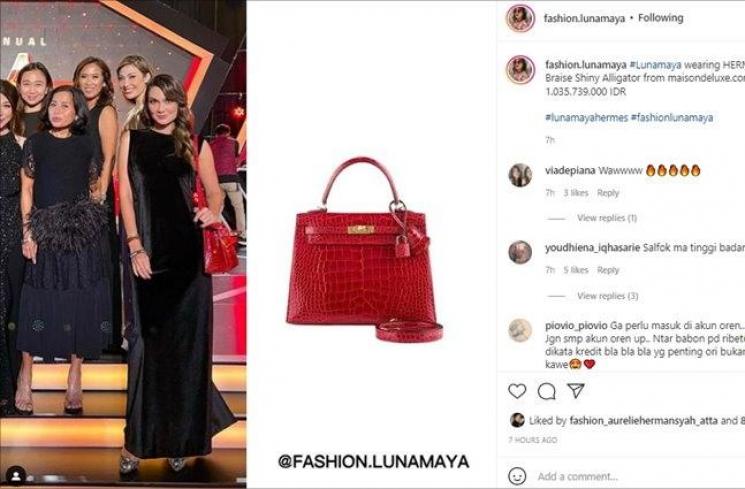 Gaya Luna Maya di acara perusahaan ekspedisi. (Instagram/@fashion.lunamaya)
