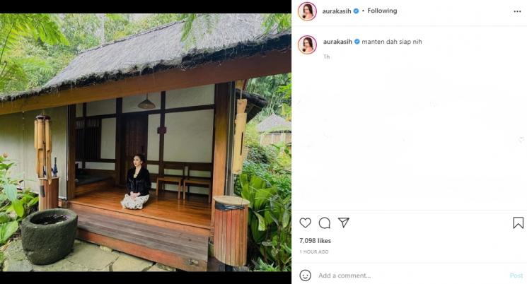 Aura Kasih tampil anggun bak pengantin. (Instagram/aurakasih)