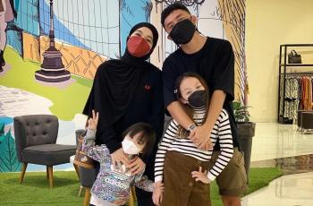 7 Potret Harmonis Keluarga Ananda Omesh dan Dian Ayu, Segera Tambah Personel Baru!