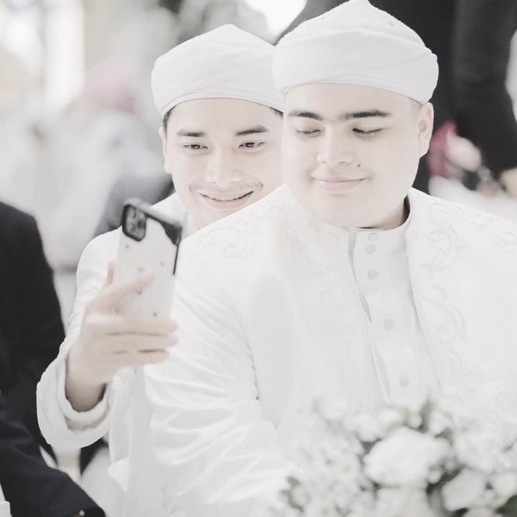 Momen Kebersamaan Alvin Faiz dan Ameer Azzikra. (Instagram/@alvin_411)