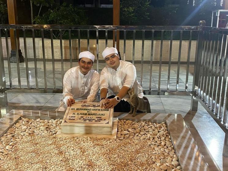 Momen Kebersamaan Alvin Faiz dan Ameer Azzikra. (Instagram/@ameer_azzikra)