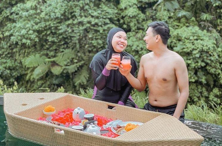 Penampilan Terbaru Mumuk Gomez Berhijab. (Instagram/@mumukgomez)