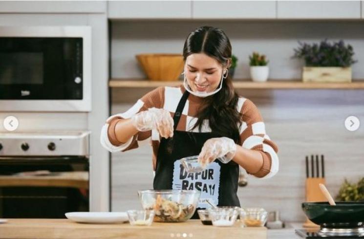 Potret Raisa Jadi Chef (Instagram/Raisa6690)