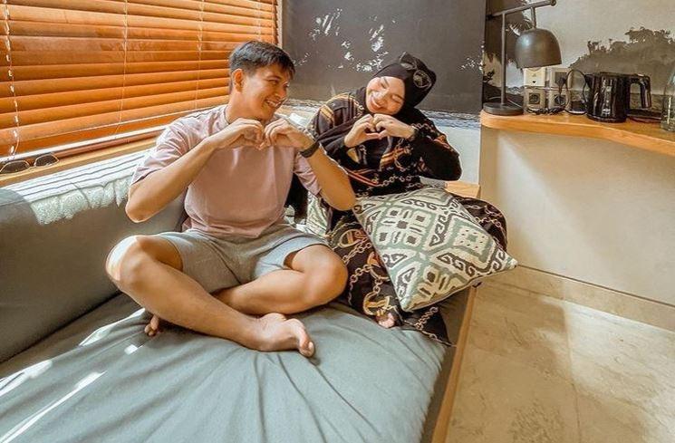 Penampilan Terbaru Mumuk Gomez Berhijab. (Instagram/@enoretra)
