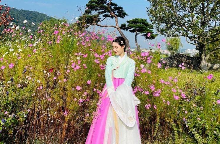 Pesona Jung Chae Yeon. (Instagram/@j_chaeyeoni)