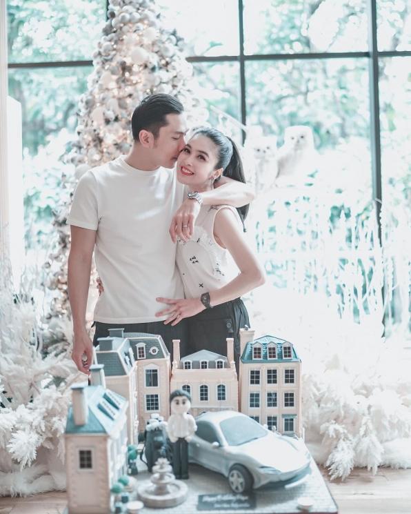 Potret Ulang Tahun Suami Sandra Dewi. (Instagram/@sandradewi88)