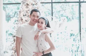 Suami Cium dan Rangkul Mesra Sandra Dewi: Kayak Anak Kuliahan Lagi Pacaran