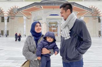 6 Potret Liburan Vebby Palwinta dan Suami di Turki, Perdana Bawa Anak