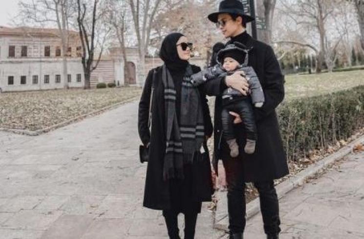 Dinda Hauw dan keluarga di Turki. (Instagram)