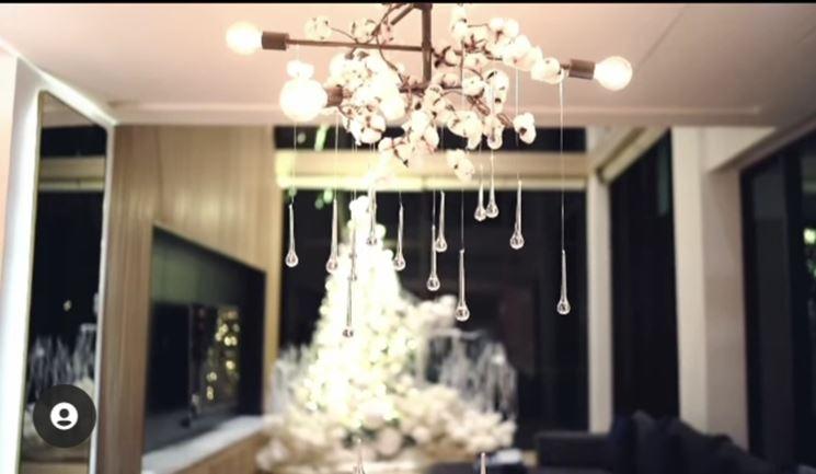 Potret Dekorasi Natal di Rumah Sandra Dewi. (Instagram/@sandradewi88)