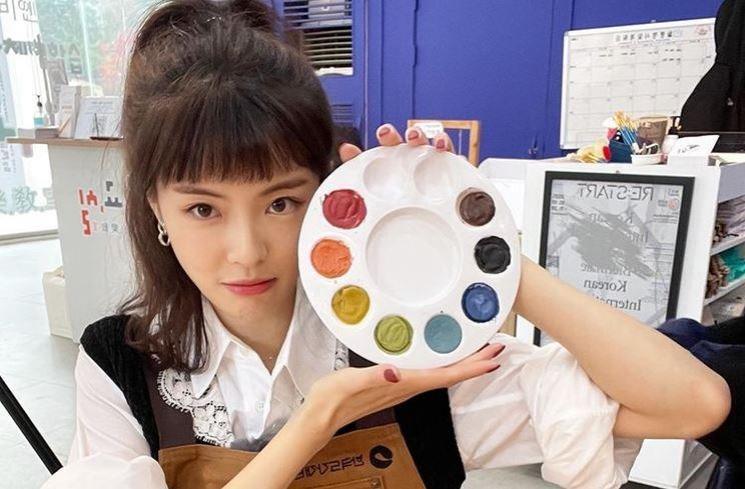 Pesona Lee Sun Bin. (Instagram/@sunbin_eyesmag)