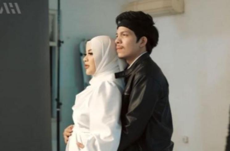 Potret Maternity Aurel Hermansyah dan Lesti Kejora. (YouTube/AH)
