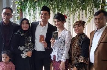 Perbedaan Mencolok Buku Yasin dari Ayah dan Mertua Vanessa Angel