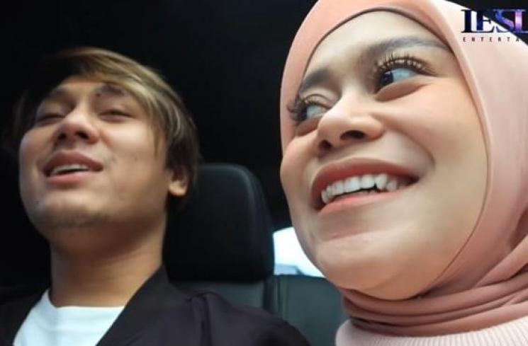 Rizky Billar dan Lesti Kejora. (Youtube/LeslarEntertainment)