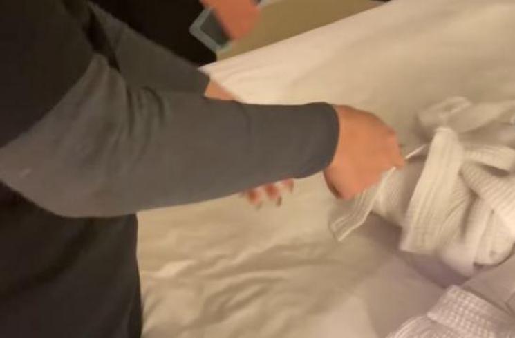 Ayu Ting Ting nginap di Beverly Hills. (Youtube/QissYouTV)