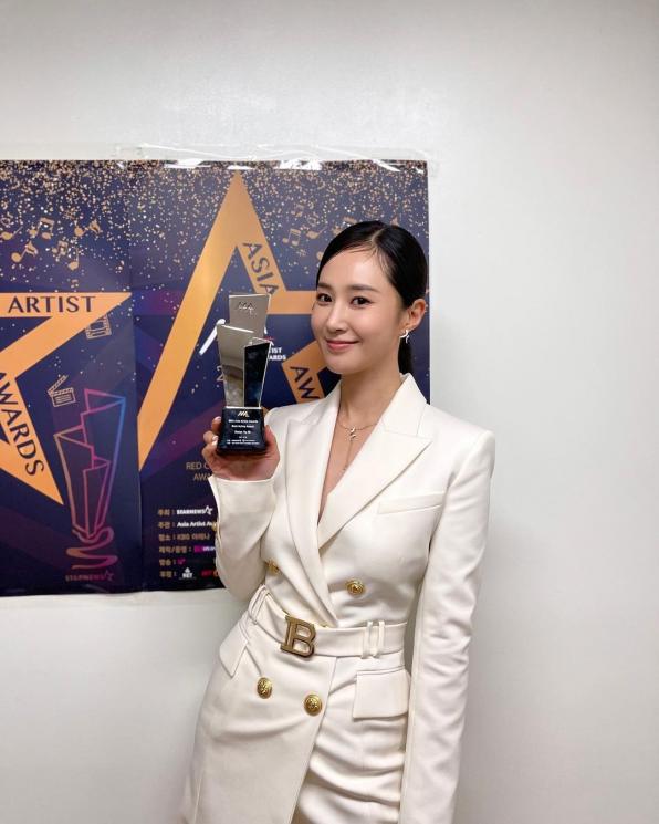 Transformasi Yuri SNSD. (Instagram/yulyulk)