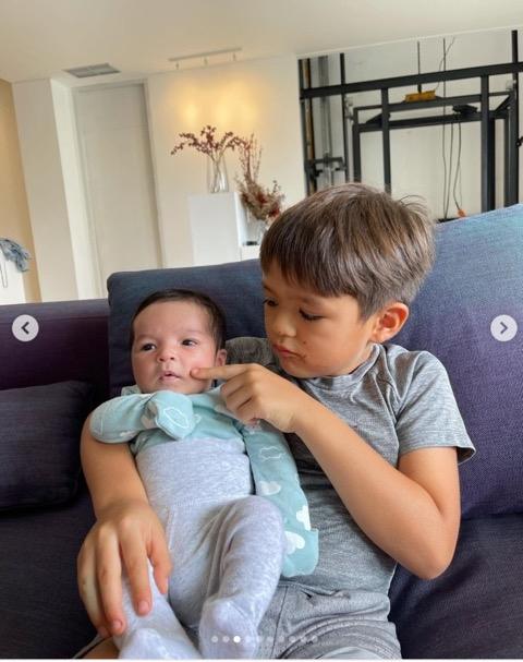 Potret El Barack Momong Baby Aizen (Instagram/erickbanaiskandar) 