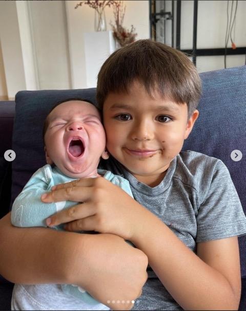Potret El Barack Momong Baby Aizen (Instagram/erickbanaiskandar) 