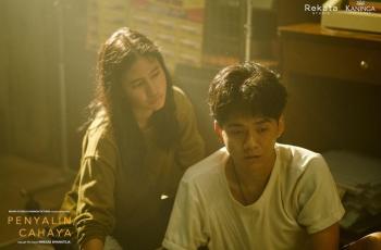 Sinopsis Penyalin Cahaya, Film Terbaik FFI Tayang Januari 2022 di Netflix