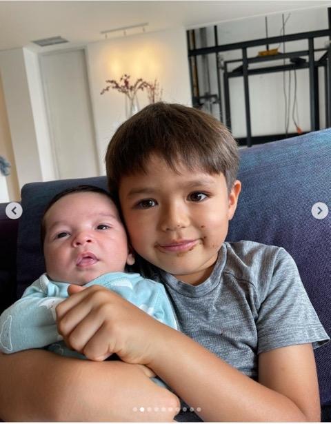 Potret El Barack Momong Baby Aizen (Instagram/erickbanaiskandar) 